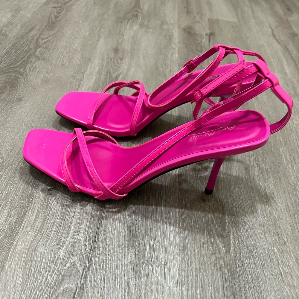 Mid Sized Heel Size 10
